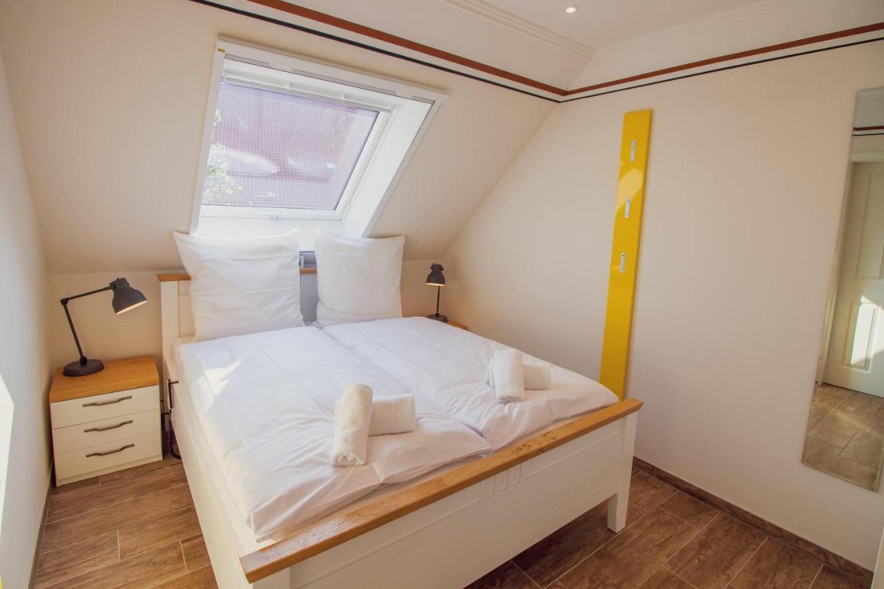 Up Besoeoek - Rapsbluete Mit Infrarotsauna Krummhörn Exterior foto
