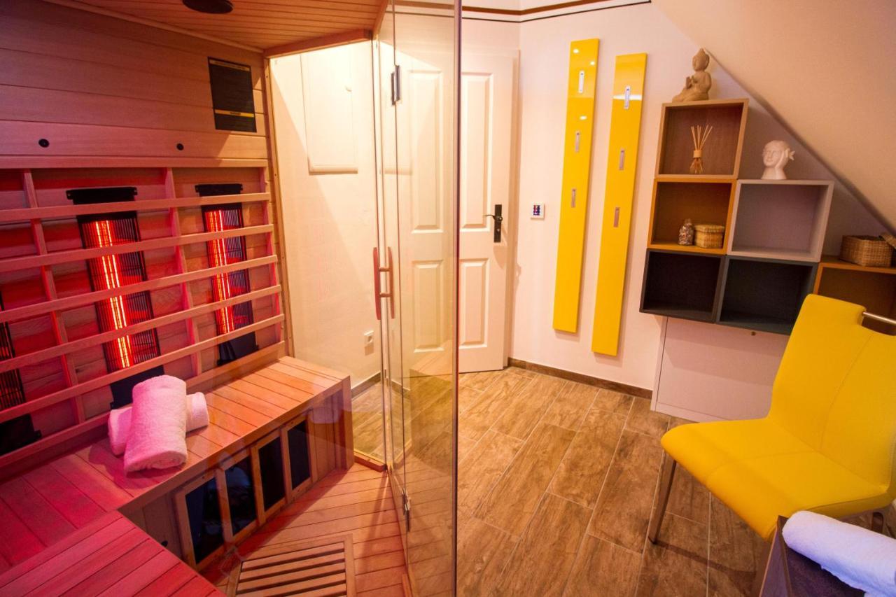 Up Besoeoek - Rapsbluete Mit Infrarotsauna Krummhörn Exterior foto